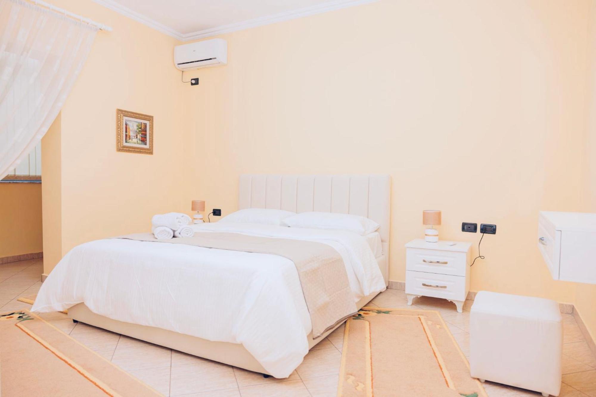 Heart Of Tirana Villa Esterno foto